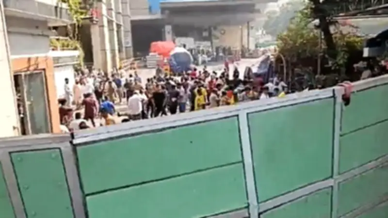 দুধ কারখানায় বিস্ফোরণে ১১ জন আহত, নির্বাচনী প্রস্তুতি ও আন্তর্জাতিক সংকটে উত্তপ্ত বাংলাদেশ