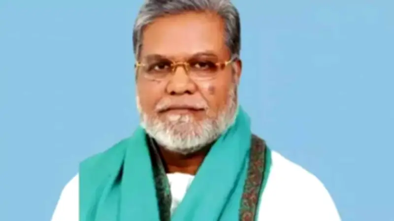 বাংলাদেশের অর্থনীতিতে রেমিট্যান্স প্রবাহের নতুন চিত্র: হ্রাসের কারণ ও সম্ভাবনা