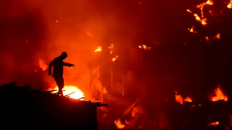 রাজনৈতিক উত্তেজনা ও সহিংসতায় দেশ: আগুনে ৮৫ মৃত্যু, বিএনপি বহিষ্কার, বইমেলা শুরু