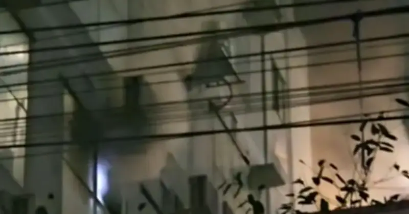 মিরপুরের ১০ তলা ভবনে ভয়াবহ অগ্নিকাণ্ড, ফায়ার সার্ভিসের দুটি ইউনিট নিয়ন্ত্রণে তৎপর