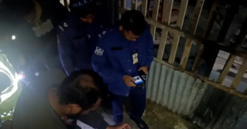 পটুয়াখালীর প্রাথমিক বিদ্যালয়ে ভোটকেন্দ্রে অগ্নিসংযোগ, নিরাপত্তায় ফাঁক