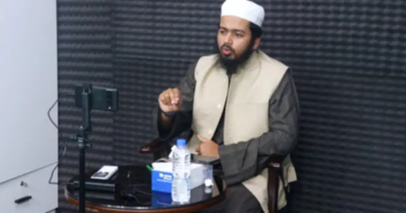 মুফতি উসামার রূপকধর্মী ফেসবুক স্ট্যাটাসে নেট দুনিয়ায় তোলপাড়, ১০ হাজার প্রতিক্রিয়া