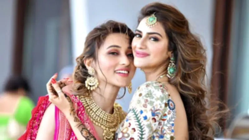 মিমির জন্মদিনে নুসরাতের আবেগঘন বার্তা, চন্দনাইশে সাড়ে ১০ লাখ টাকাসহ ৩ জন আটক