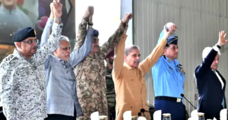 পাকিস্তানের প্রতিরক্ষামন্ত্রীর বিস্ফোরক স্বীকারোক্তি: যুক্তরাষ্ট্র সম্পর্কে 'টয়লেট পেপারের মতো ছুড়ে ফেলা'র অভিযোগ