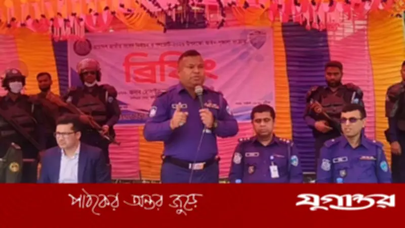 লক্ষ্মীপুরে নির্বাচনী ব্রিফিং: পুলিশ কর্মকর্তার রোজা রেখে দায়িত্ব পালনের নির্দেশ
