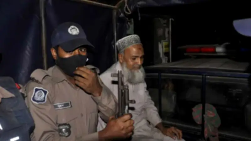 রাজধানীতে ভোট কেনার সময় জামায়াতের নায়েবে আমির আটক, টাকাসহ ধরা পড়ল দুই বিএনপি নেতা