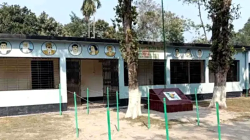 রংপুরে ভোটকেন্দ্রে সিসি ক্যামেরা চুরি ও ভোট কেনার চেষ্টা, জামায়াত নেতা আটক