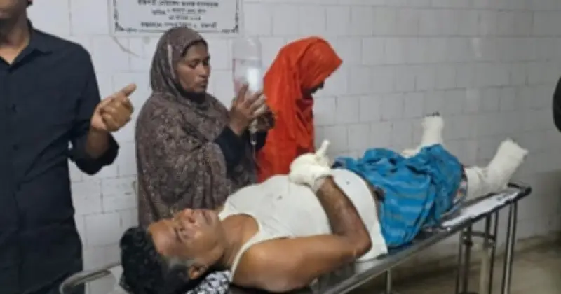 রাজশাহীর চারঘাটে বিএনপি কর্মীর উপর প্রকাশ্য দিনে কুপিয়ে হামলা, জামায়াত-শিবিরকে দায়ী