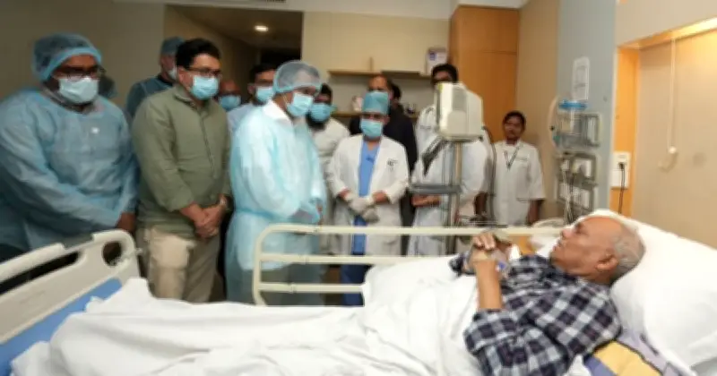 রুহুল কবির রিজভীর শারীরিক অবস্থা দেখতে স্কয়ার হাসপাতালে তারেক রহমান