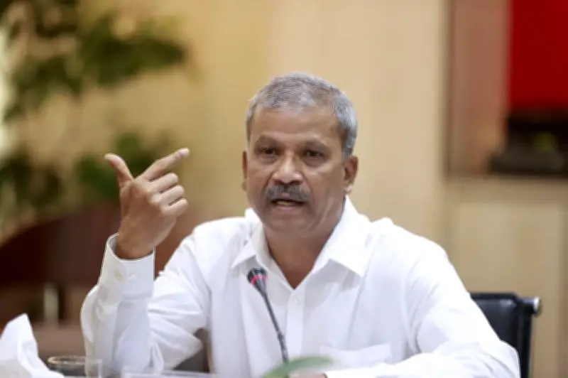 আসিফ নজরুলের ব্যাখ্যা: বিশ্বকাপ বর্জনের সিদ্ধান্ত সরকারের, কৃতিত্ব ক্রিকেট বোর্ড ও খেলোয়াড়দের