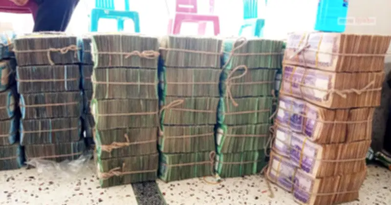 দেশের ভেতরে নগদ অর্থ বহনে কোনো সীমা নেই, বিদেশে ১০ হাজার টাকা পর্যন্ত