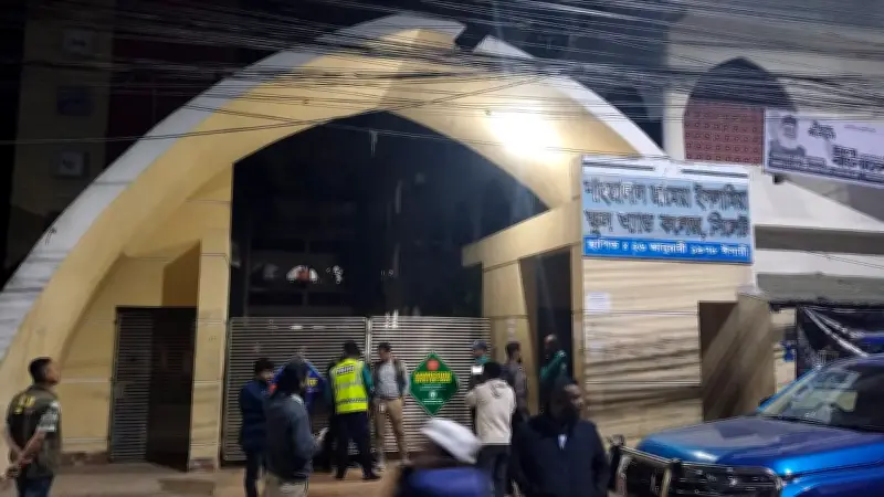 সিলেটে ভোটকেন্দ্রে রাতে ঢোকার চেষ্টায় তিন তরুণ আটক, বিএনপি নেতার প্রশ্ন