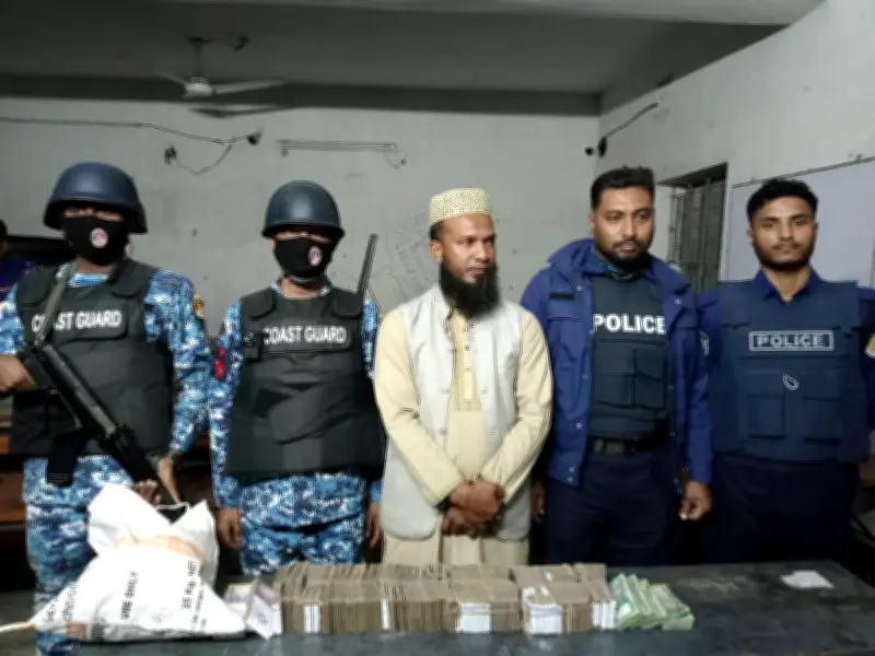 কলাপাড়ায় বিএনপি নেতা রেজাউল করিমকে ৫০ লাখ টাকাসহ আটক করেছে কোস্টগার্ড