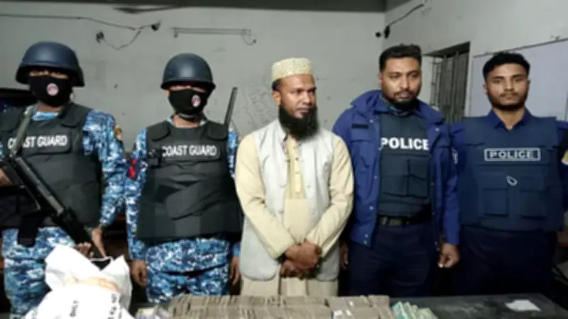 পটুয়াখালীতে ৫০ লাখ টাকাসহ স্বেচ্ছাসেবক নেতা আটক, ভোট কেন্দ্রে নীরবতা ও টাকা উদ্ধার