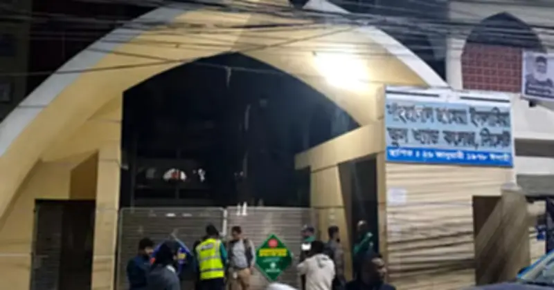 সিলেটের ভোটকেন্দ্রে রাতে তিন তরুণের আটক: পর্যবেক্ষক পরিচয় নিয়ে তদন্ত চলছে