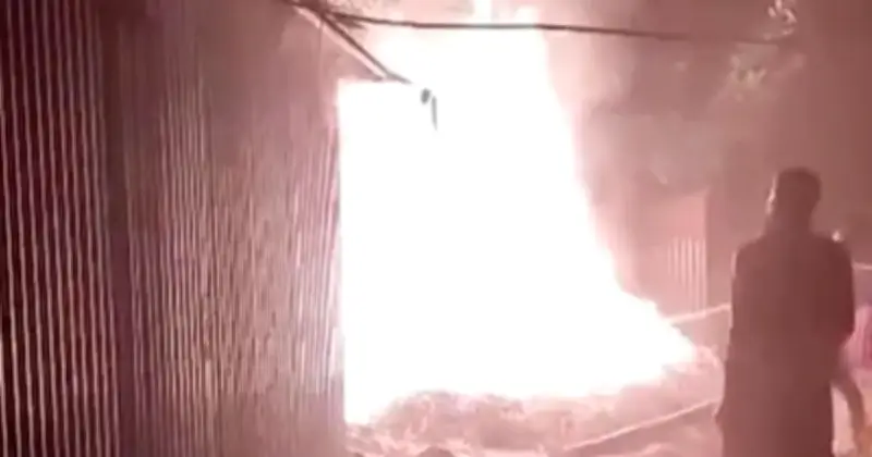 সিরাজগঞ্জে জামায়াত নেতার বাড়িতে অগ্নিসংযোগ, নির্বাচনী ভয়ভীতির অভিযোগ