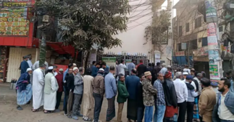 চট্টগ্রামে ত্রয়োদশ জাতীয় সংসদ নির্বাচনের ভোটগ্রহণ শুরু, ভোটারদের উৎসাহমুখর উপস্থিতি