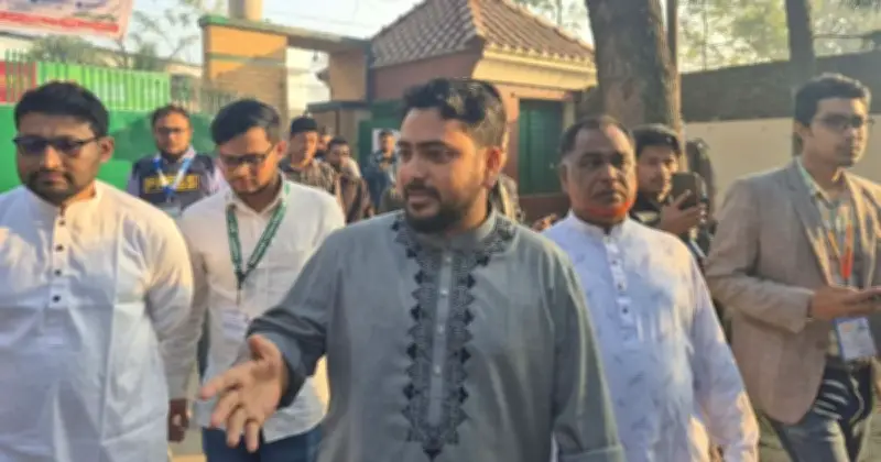 ঢাকা-১১ আসনে ভোট দিতে নাহিদ ইসলামের কেন্দ্রে উপস্থিতি, প্রতিদ্বন্দ্বিতায় একাধিক প্রার্থী