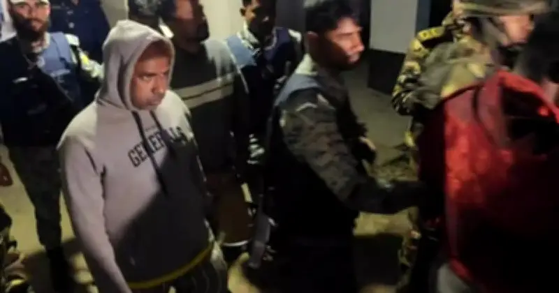 জামালপুরে ভোটারদের টাকা বিতরণের অভিযোগে ৭ জন আটক, জামায়াত-বিএনপি বিতর্ক