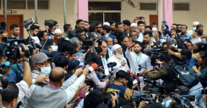 জামায়াত আমির ডা. শফিকুর রহমান ত্রয়োদশ জাতীয় নির্বাচনে ভোট দিলেন