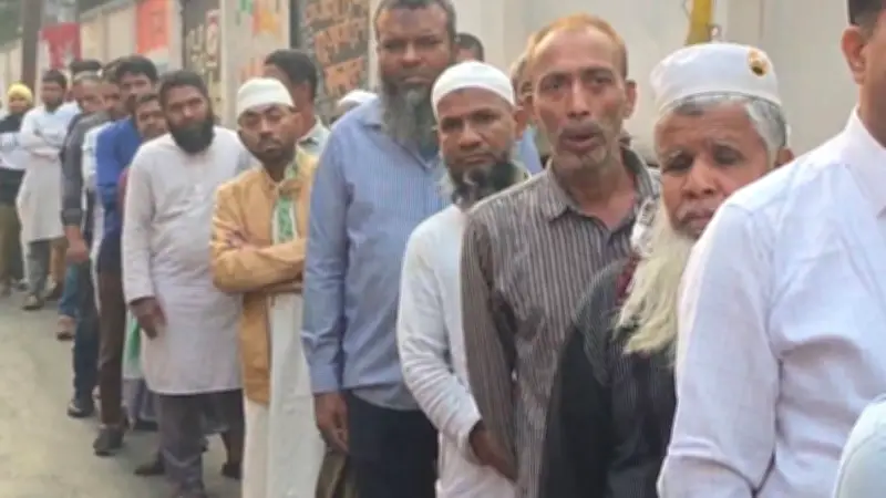 চাটমোহরে ভোটকেন্দ্রে প্রিসাইডিং অফিসার প্রত্যাহার, জামায়াত আমিরসহ নেতাদের ভোটদান