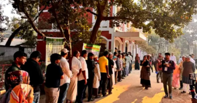 রাজধানীর ভোটকেন্দ্রে দীর্ঘ লাইনে অসন্তোষ, ভোটারদের অভিযোগ