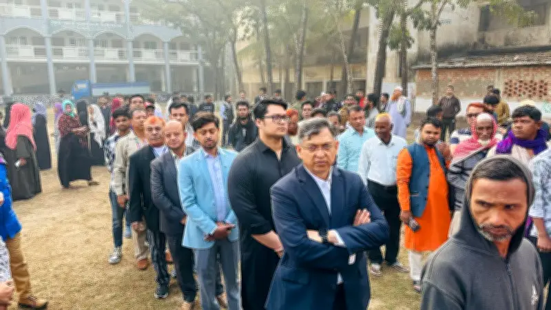 কক্সবাজার-১ আসনে বিএনপি প্রার্থী সালাহউদ্দিন আহমদের ভোটদান, বললেন 'নতুন বাংলাদেশ পাব'