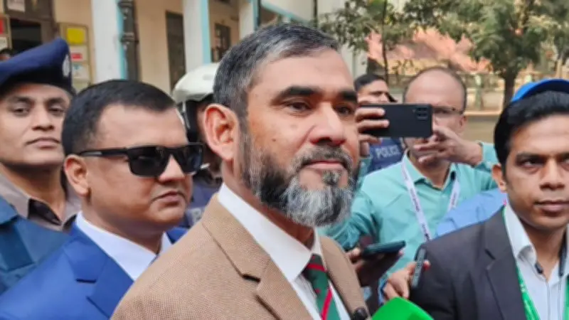 ইসির কঠোর অবস্থান, ভোটকেন্দ্রে কারচুপির সুযোগ নেই: আটক কর্মকর্তা ও জামায়াত নেতার বাড়িতে দাওয়াত