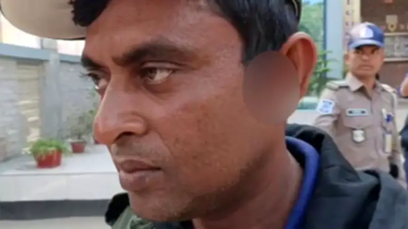 গোপালগঞ্জে ভোটকেন্দ্রে ককটেল বিস্ফোরণ, আহত ৩; ইসি কঠোর অবস্থান ঘোষণা