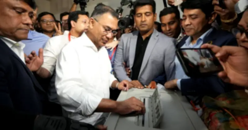 ত্রয়োদশ জাতীয় সংসদ নির্বাচনে গুলশান কেন্দ্রে ভোট দিলেন বিএনপি চেয়ারম্যান তারেক রহমান