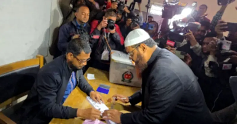 বরিশাল-৫ আসনে ইসলামী আন্দোলনের ফয়জুল করীম ভোট দিলেন, গণতন্ত্রের ভিত্তি নিশ্চিত করতে আহ্বান