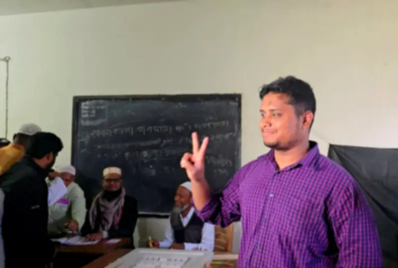 কুমিল্লা-৪ আসনে হাসনাত আবদুল্লাহর ভোটদান, বিজয়ের আশাবাদ