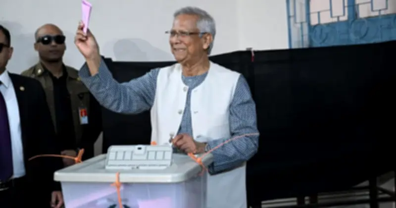 ইন্টারিম সরকারের প্রধান উপদেষ্টা ড. মুহাম্মদ ইউনুসের ভোটদান, বললেন 'নতুন বাংলাদেশের জন্মদিন'