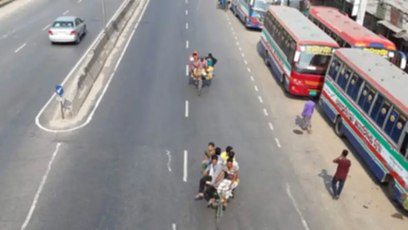 ঢাকার গণপরিবহন সংকটে মালিক সমিতির দুঃখ, নির্বাচনে সিইসি-তারেকের ভোট ও বিএনপি নেতাদের আটক