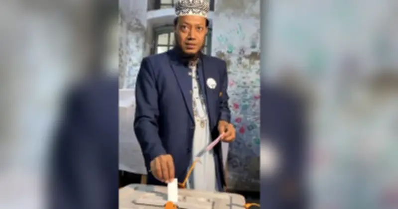 কুষ্টিয়া-৩ আসনে মুফতি আমির হামজার ভোটদান: 'ঈদের আনন্দ নিয়ে নির্বাচন হবে'