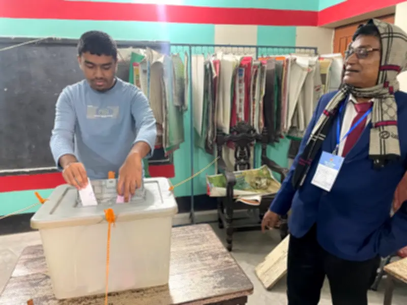 নাটোরে বুয়েট শিক্ষার্থীর প্রথম ভোট: ‘নিজেকে সম্মানিত নাগরিক মনে হচ্ছে’