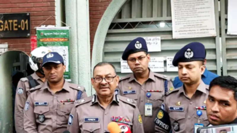 গুজবের মধ্যেও ভোট শান্তিপূর্ণ, কোনো শঙ্কা নেই: ডিএমপি কমিশনার