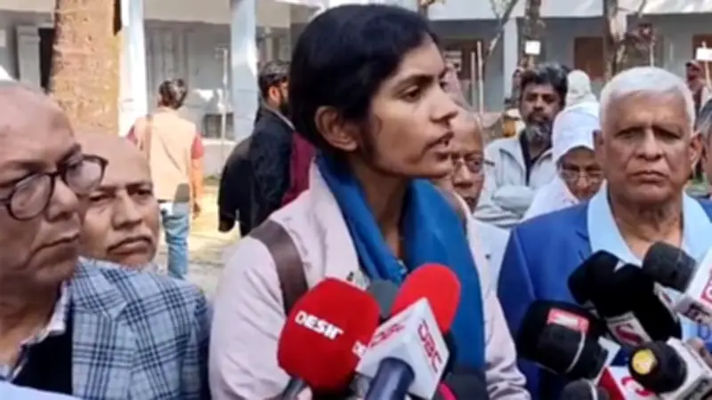 বরিশাল-৫ ও মুন্সীগঞ্জে ভোটের দিনের ঘটনা: পেশিশক্তি ও বিস্ফোরণ নিয়ে উদ্বেগ, কিন্তু শান্তিপূর্ণ নির্বাচন দাবি