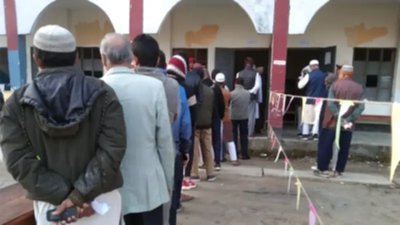 নড়াইলে শান্তিপূর্ণ ভোটগ্রহণ, খুলনায় উত্তেজনা: বিএনপি নেতার মৃত্যু ও জামায়াতের ভারত-সম্পর্ক ঘোষণা