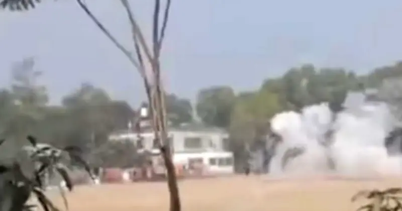 মুন্সীগঞ্জে ভোটকেন্দ্রে ককটেল বিস্ফোরণ, ভোটগ্রহণ ১৫ মিনিট বন্ধ