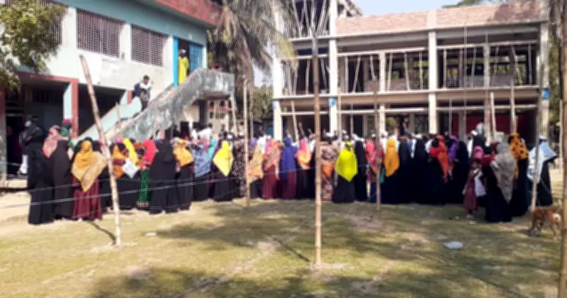 কলাপাড়ায় জাল ভোট ও গোপন কক্ষে ছবি তোলার অভিযোগে তিনজন আটক