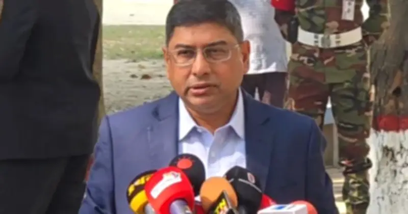 সেনাপ্রধান ওয়াকার-উজ-জামানের আহ্বান: নির্বাচনে ভোট দিতে ভয় না পেয়ে বেরিয়ে আসুন