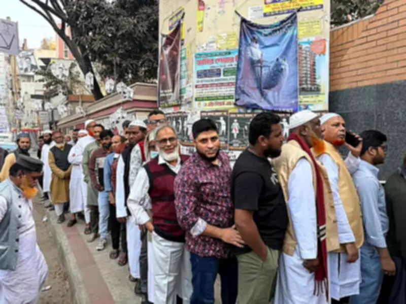 ঢাকা-১৫ আসনে মনিপুর উচ্চ বিদ্যালয়ে ভোটারদের উচ্ছ্বাস, প্রথম দেড় ঘণ্টায় প্রায় ১০ শতাংশ ভোট পড়েছে