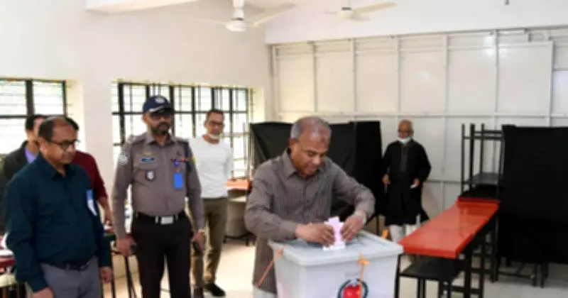 গৃহবিষয়ক উপদেষ্টা জাহাঙ্গীর আলমের ভোটদান, নির্বাচনে মিডিয়ার ভূমিকার প্রশংসা