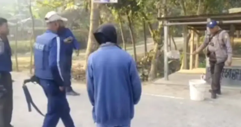 ফরিদপুরের ভোটকেন্দ্রের পাশে বোমাসদৃশ বস্তু উদ্ধার, পুলিশ বলছে 'মারাত্মক কিছু নয়'