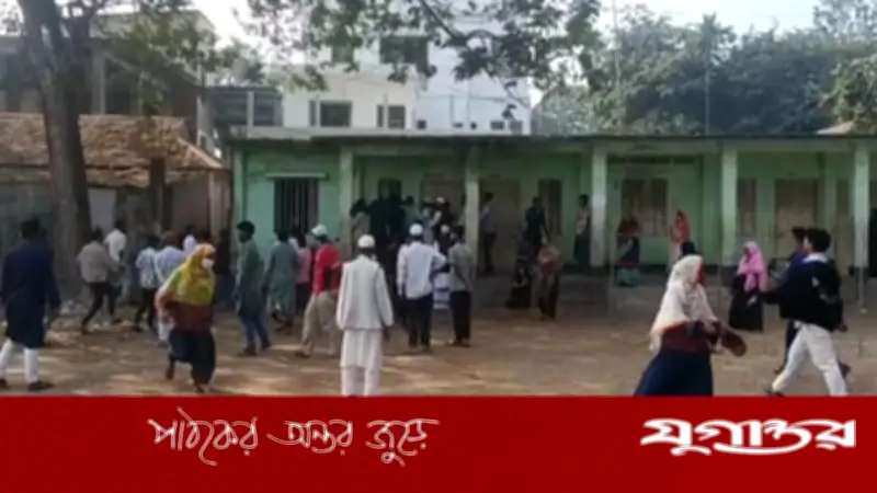 ব্রাহ্মণবাড়িয়ার ভোটকেন্দ্রে বিএনপি জোট ও স্বতন্ত্র প্রার্থীর সমর্থকদের হাতাহাতি