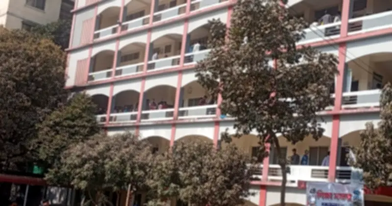 ঢাকা-১৭ আসনে করাইল বস্তির ভোটকেন্দ্রে ভোটারদের দীর্ঘ সারি, ধীরগতির অভিযোগ