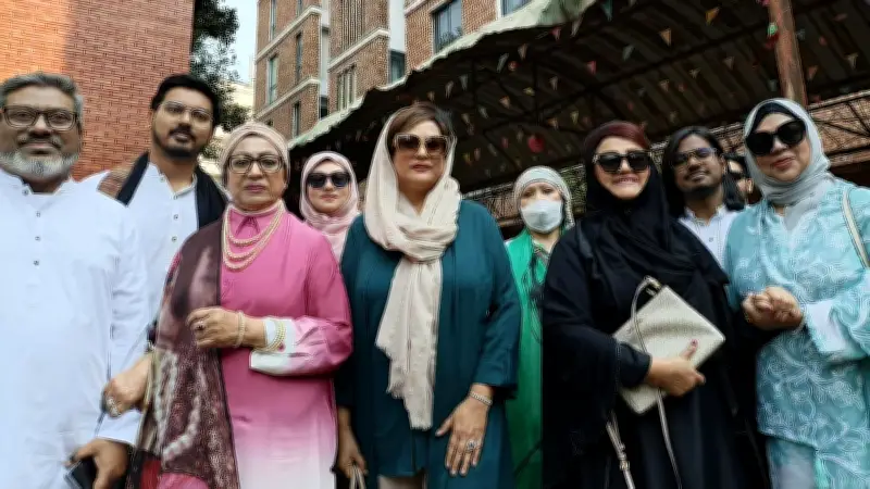 গুলশান মডেল স্কুলে ভোট দিলেন ঢালিউডের তিন বোন সুচন্দা, ববিতা ও চম্পা