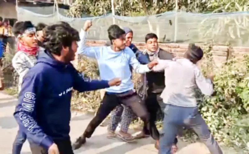 রাজশাহী-৫ আসনে বিএনপির বিদ্রোহী প্রার্থীর সমর্থকদের ওপর হামলা, ভোটকেন্দ্রে উত্তেজনা