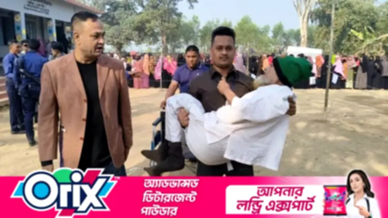 ৯০ বছর বয়সি দাদা নাতির কোলে চড়ে ভোট দিলেন ব্রাহ্মণবাড়িয়ার আখাউড়ায়
